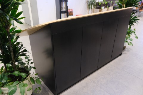 Planeringsbord med vinklad toppskiva och skärm